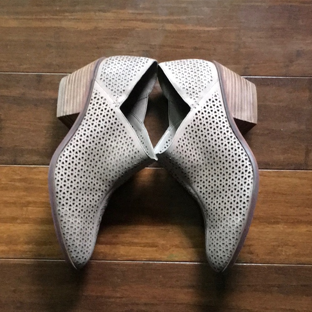 [ Vince Camuto ] - Derindia Laser-Cut Ankle Bootie - Picture 3 of 8
